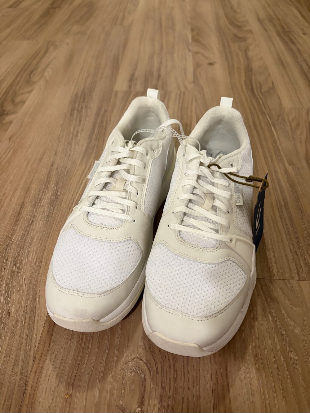 Olukai Men's bright White Athletic Sneakers size 12 nwt